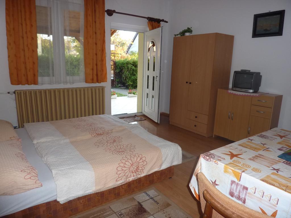 Bridgehaus Apartment Balatonfured Room photo