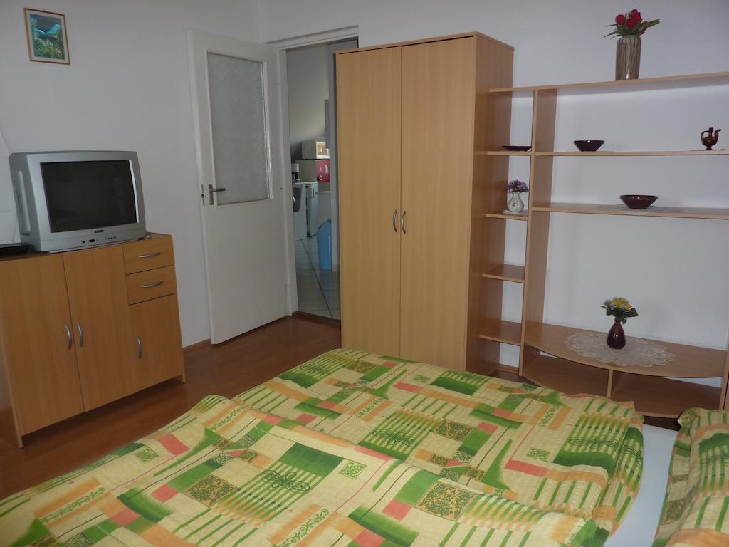 Bridgehaus Apartment Balatonfured Room photo